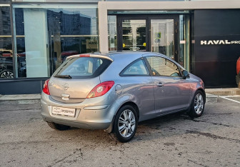 Подержанный автомобиль Opel Corsa 2010 года (5 фото)