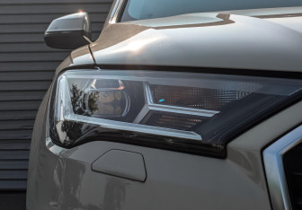 Подержанный автомобиль Audi Q7 2021 года (17 фото)