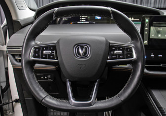 Подержанный автомобиль Changan UNI-K 2023 года (17 фото)