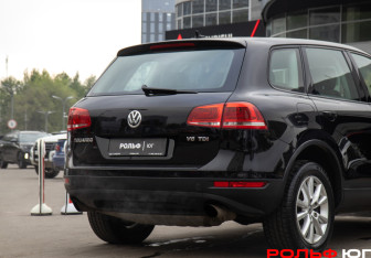 Подержанный автомобиль Volkswagen Touareg 2010 года (18 фото)