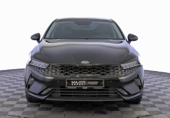Подержанный автомобиль Kia K5 2021 года (2 фото)