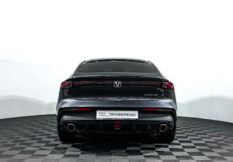 Подержанный автомобиль Changan UNI-V 2023 года (6 фото)