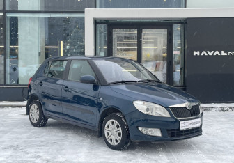Подержанный автомобиль Skoda Fabia Hatchback 2011 года (3 фото)