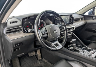 Подержанный автомобиль Kia K5 2021 года (16 фото)