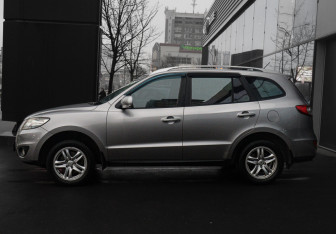 Подержанный автомобиль Hyundai Santa Fe 2010 года (8 фото)