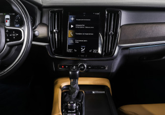 Подержанный автомобиль Volvo V90 Cross Country 2019 года (13 фото)