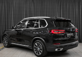 Подержанный автомобиль BMW X5 2021 года (7 фото)
