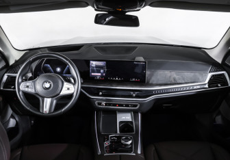 Подержанный автомобиль BMW X5 2024 года (17 фото)