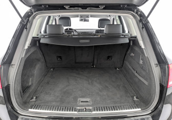 Подержанный автомобиль Volkswagen Touareg 2011 года (10 фото)