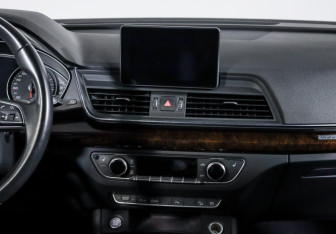 Подержанный автомобиль Audi Q5 2017 года (13 фото)