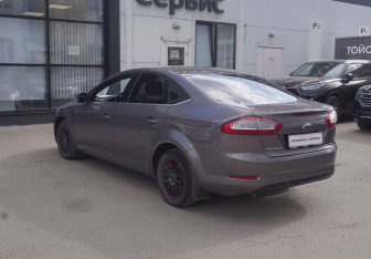 Подержанный автомобиль Ford Mondeo Sedan 2011 года (7 фото)