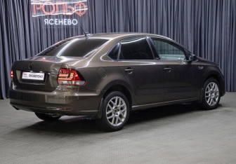 Подержанный автомобиль Volkswagen Polo Sedan 2017 года (5 фото)