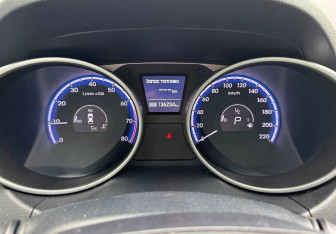 Подержанный автомобиль Hyundai ix35 2013 года (12 фото)