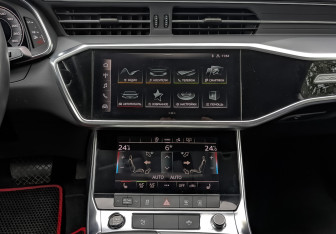 Подержанный автомобиль Audi A7 2022 года (15 фото)