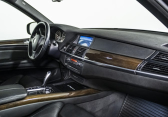 Подержанный автомобиль BMW X5 2013 года (10 фото)