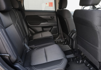 Подержанный автомобиль Mitsubishi Outlander 2021 года (12 фото)