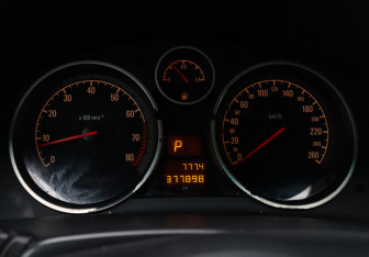 Подержанный автомобиль Opel Astra Sedan 2014 года (12 фото)