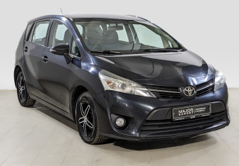 Подержанный автомобиль Toyota Verso 2014 года (3 фото)