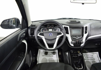 Подержанный автомобиль Changan CS35 2017 года (11 фото)