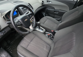Подержанный автомобиль Chevrolet Aveo Sedan 2012 года (9 фото)