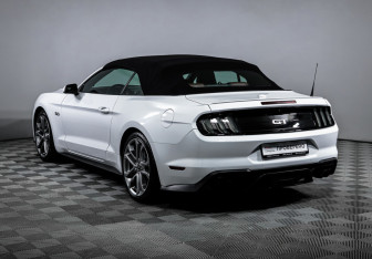 Подержанный автомобиль Ford Mustang Convertible 2021 года (7 фото)