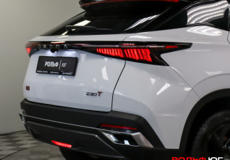 Подержанный автомобиль Omoda C5 2023 года (28 фото)