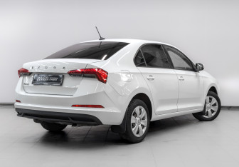 Подержанный автомобиль Skoda Rapid Liftback 2021 года (5 фото)
