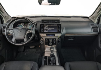 Подержанный автомобиль Toyota Land Cruiser Prado 2021 года (13 фото)
