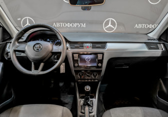 Подержанный автомобиль Skoda Rapid Liftback 2019 года (14 фото)