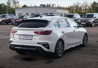 Подержанный автомобиль Kia K3 Hatchback 2021 года (5 фото)