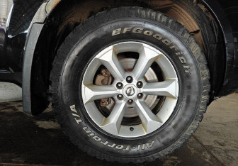 Подержанный автомобиль Nissan Pathfinder 2011 года (17 фото)