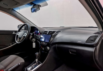 Подержанный автомобиль Hyundai Solaris Hatchback 2014 года (11 фото)