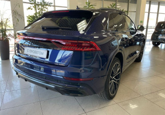 Подержанный автомобиль Audi Q8 2022 года (5 фото)