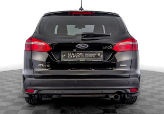 Подержанный автомобиль Ford Focus Wagon 2017 года (6 фото)
