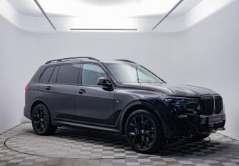 Подержанный автомобиль BMW X7 2022 года (3 фото)