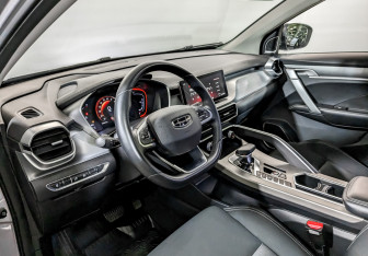 Подержанный автомобиль Geely Coolray 2023 года (16 фото)