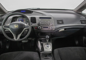 Подержанный автомобиль Honda Civic Sedan 2010 года (13 фото)