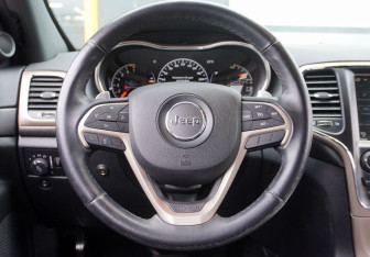 Подержанный автомобиль Jeep Grand Cherokee 2016 года (15 фото)