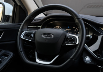 Подержанный автомобиль Omoda S5 2024 года (13 фото)