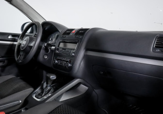 Подержанный автомобиль Volkswagen Jetta Sedan 2010 года (9 фото)