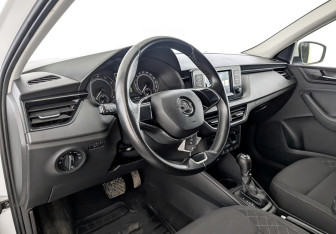 Подержанный автомобиль Skoda Rapid Liftback 2021 года (16 фото)