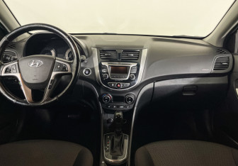 Подержанный автомобиль Hyundai Solaris Hatchback 2015 года (12 фото)