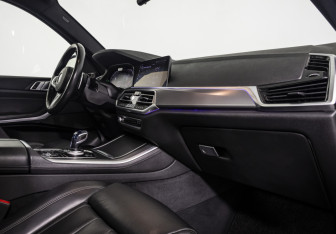 Подержанный автомобиль BMW X5 2019 года (16 фото)