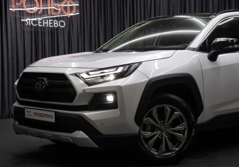 Подержанный автомобиль Toyota RAV4 2024 года (27 фото)