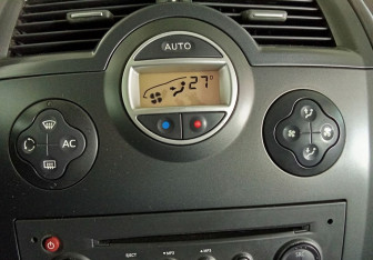 Подержанный автомобиль Renault Megane Sedan 2008 года (14 фото)