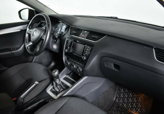 Подержанный автомобиль Skoda Octavia Wagon 2014 года (10 фото)