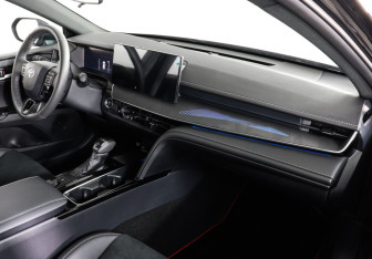 Подержанный автомобиль Toyota Camry Sedan 2025 года (10 фото)