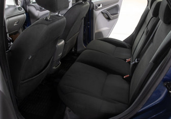 Подержанный автомобиль Ford Focus Sedan 2008 года (12 фото)