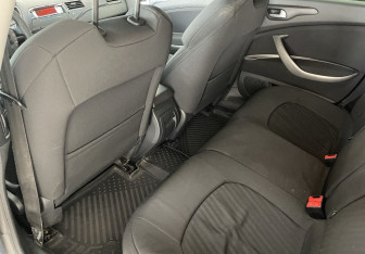 Подержанный автомобиль Citroen C5 Sedan 2010 года (16 фото)