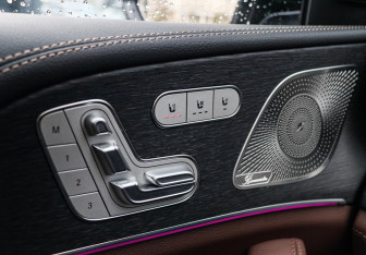 Подержанный автомобиль Mercedes-Benz GLE 2025 года (28 фото)